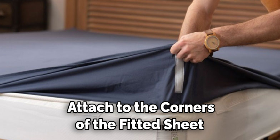  Attach to the Corners of the Fitted Sheet