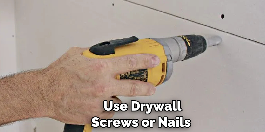  Use Drywall Screws or Nails