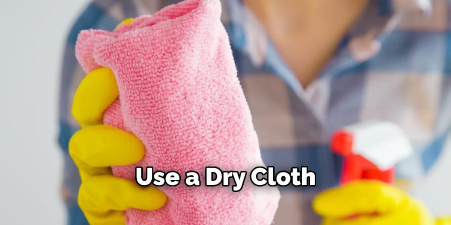  Use a Dry Cloth
