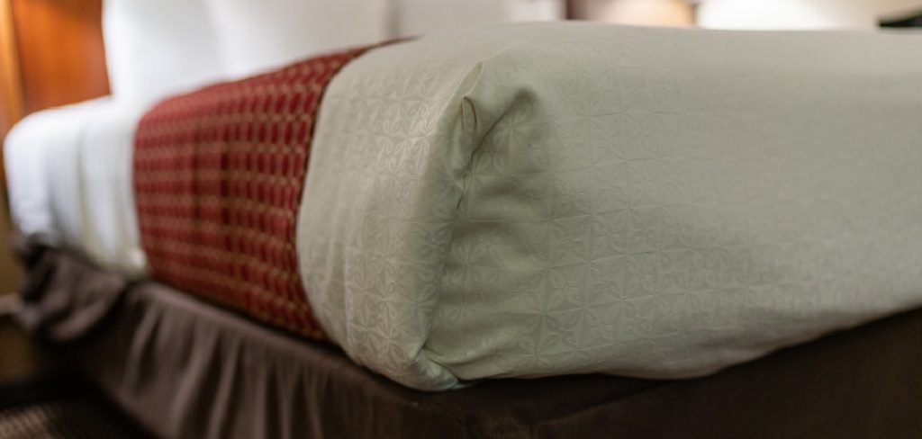 How to Tuck Sheets Under Heavy Mattress