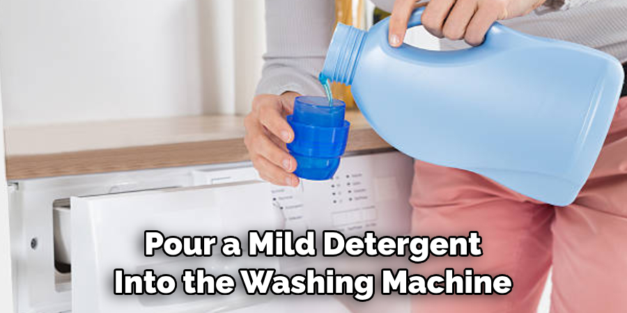 Pour a Mild Detergent Into the Washing Machine