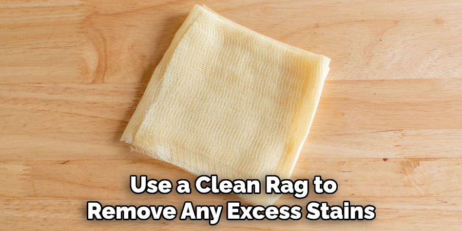  Use a Clean Rag to Remove Any Excess Stains