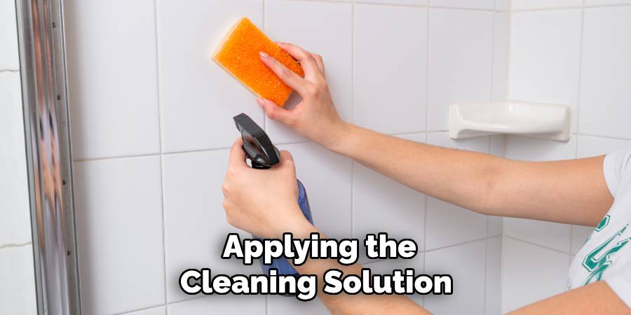 Applying the Cleaning Solution 