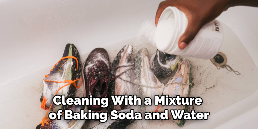 Cleaning With a Mixture of Baking Soda and Water