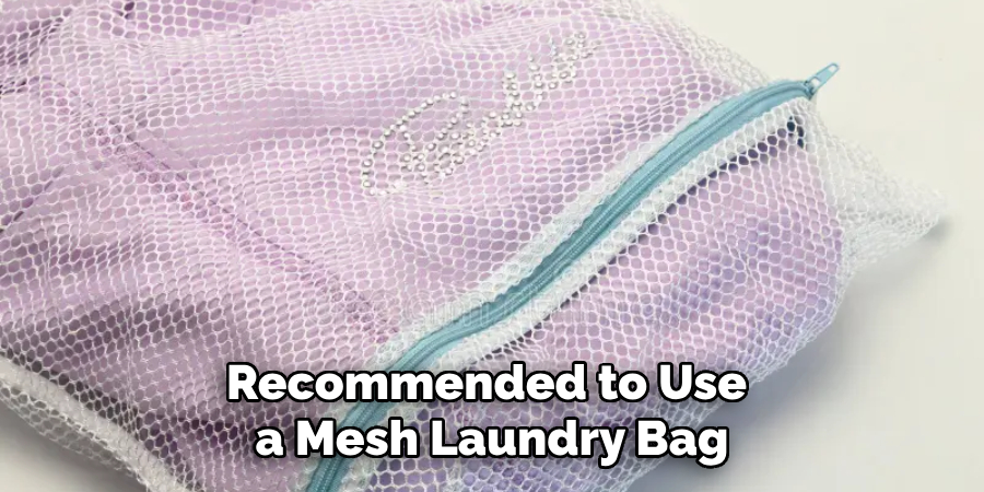 Recommended to Use a Mesh Laundry Bag