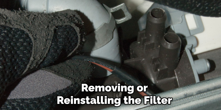 Removing or Reinstalling the Filter