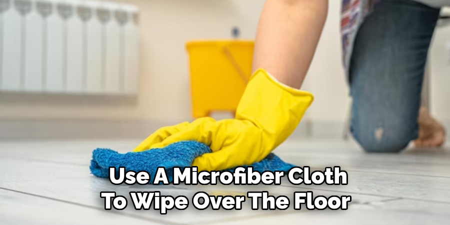  Use A Microfiber Cloth To Wipe Over The Floor