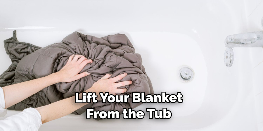  Lift Your Blanket From the Tub