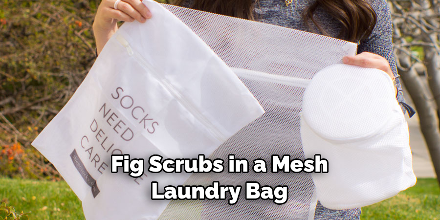 Fig Scrubs in a Mesh Laundry Bag