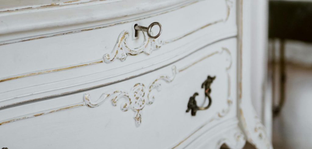 How to Chalk Paint a Dresser