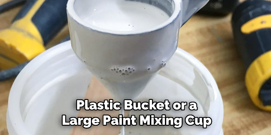 Plastic Bucket or a Large Paint Mixing Cup