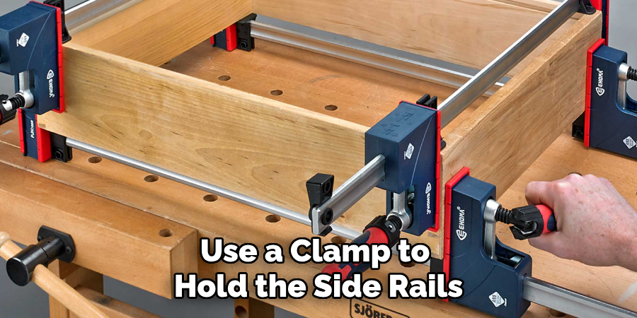 Use a Clamp to 
Hold the Side Rails