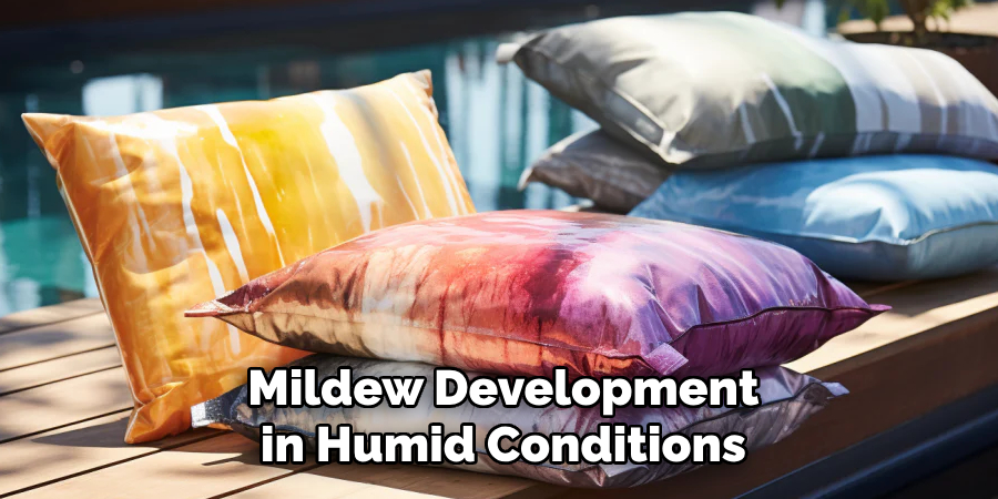 Mildew Development in Humid Conditions