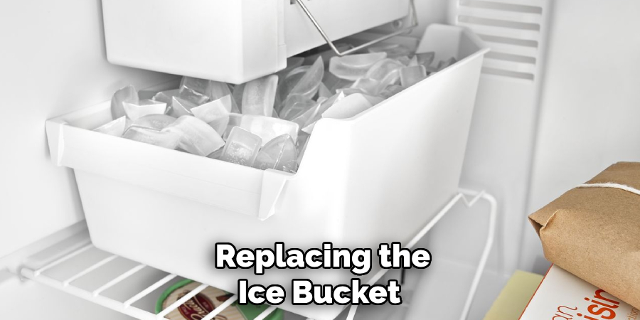  Replacing the Ice Bucket