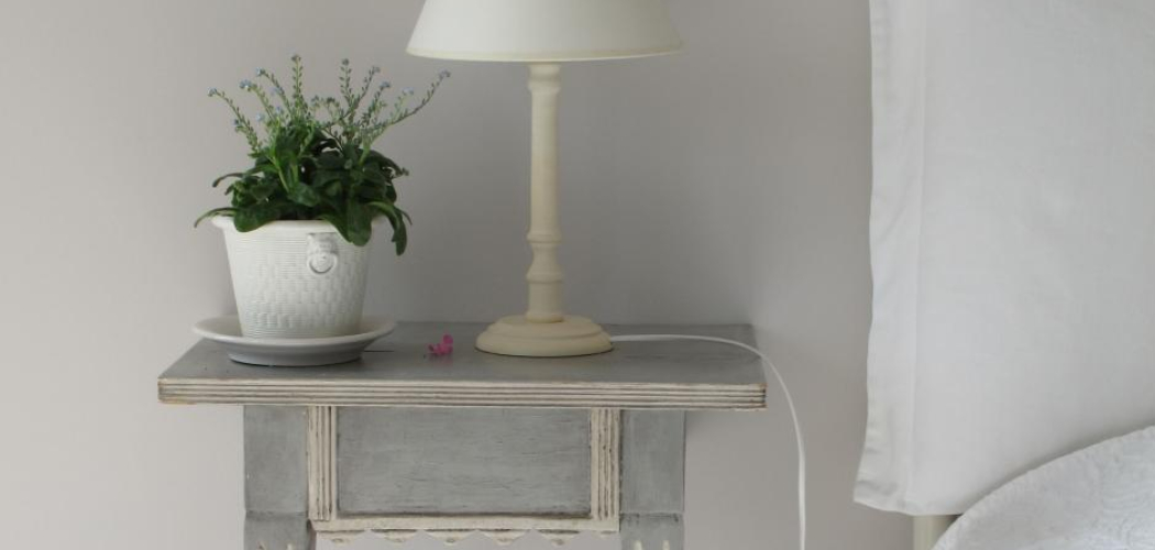 How to Paint a Nightstand